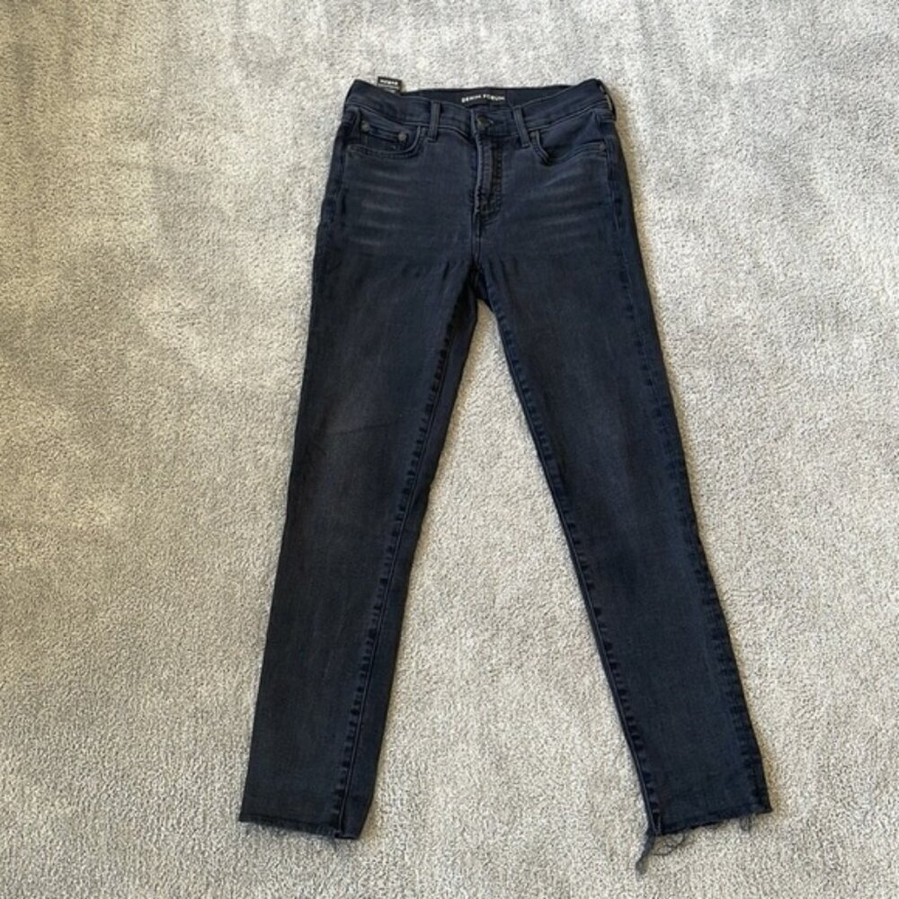 VGC Denim Forum Black "The Nico Mid Rise Skinny Crop" Jeans - Size 25